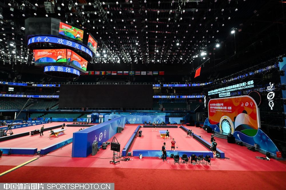 意甲媒体透露：从西汉姆联签下菲尔克鲁格后，AC米兰目前正计划补强边路阵容